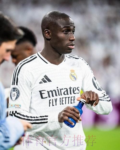 记者：皇马俱乐部方面回应称 门迪并没有受伤